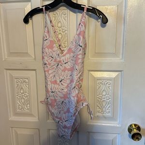 Kona-Sol Cross Backside-Tie Medium Coverage One Piece Swimsuit Size Small